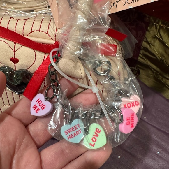 Betsey Johnson Heart Patterned Cream Bag with Bag Charm 🩷🩷 - Picture 4 of 7